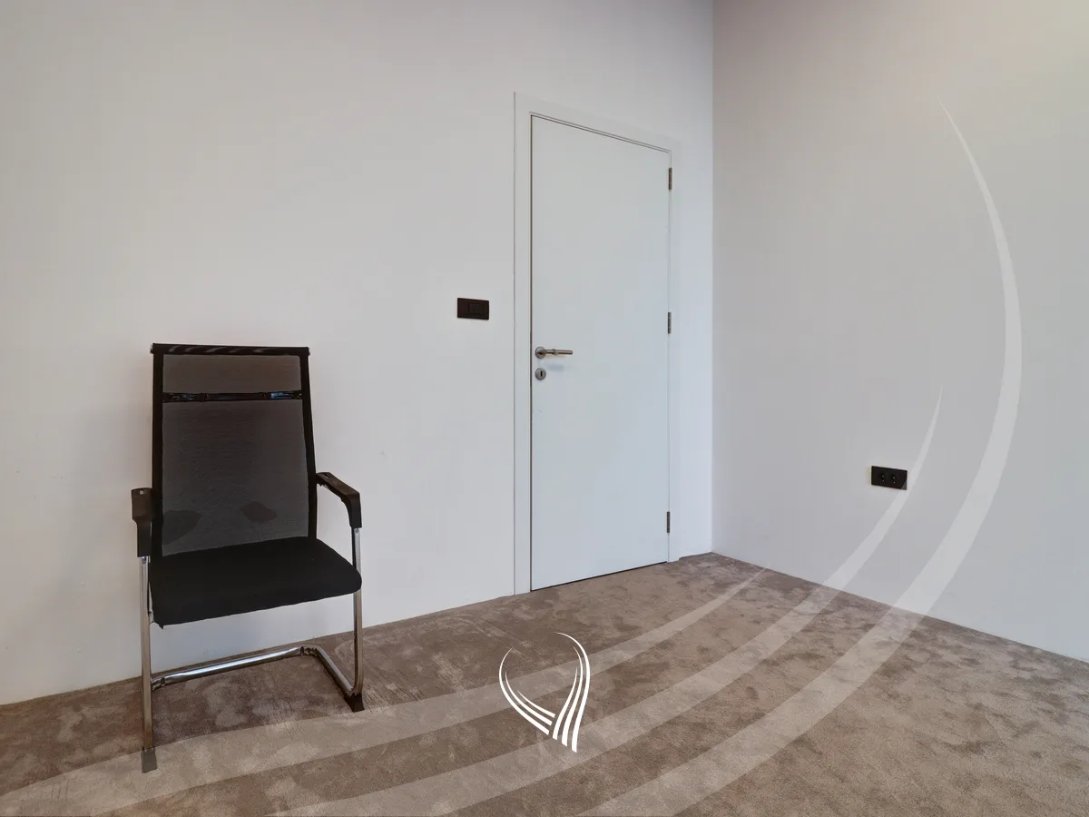 Zyre 280m2 me qira në lagjen Bregu i Diellit