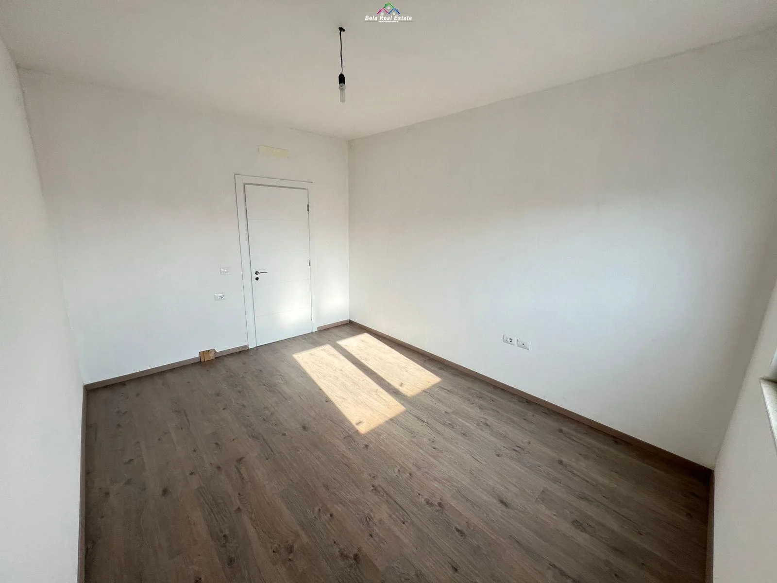 Zyre Me Qera ne Porcelan (ID BZ2711) Tirane