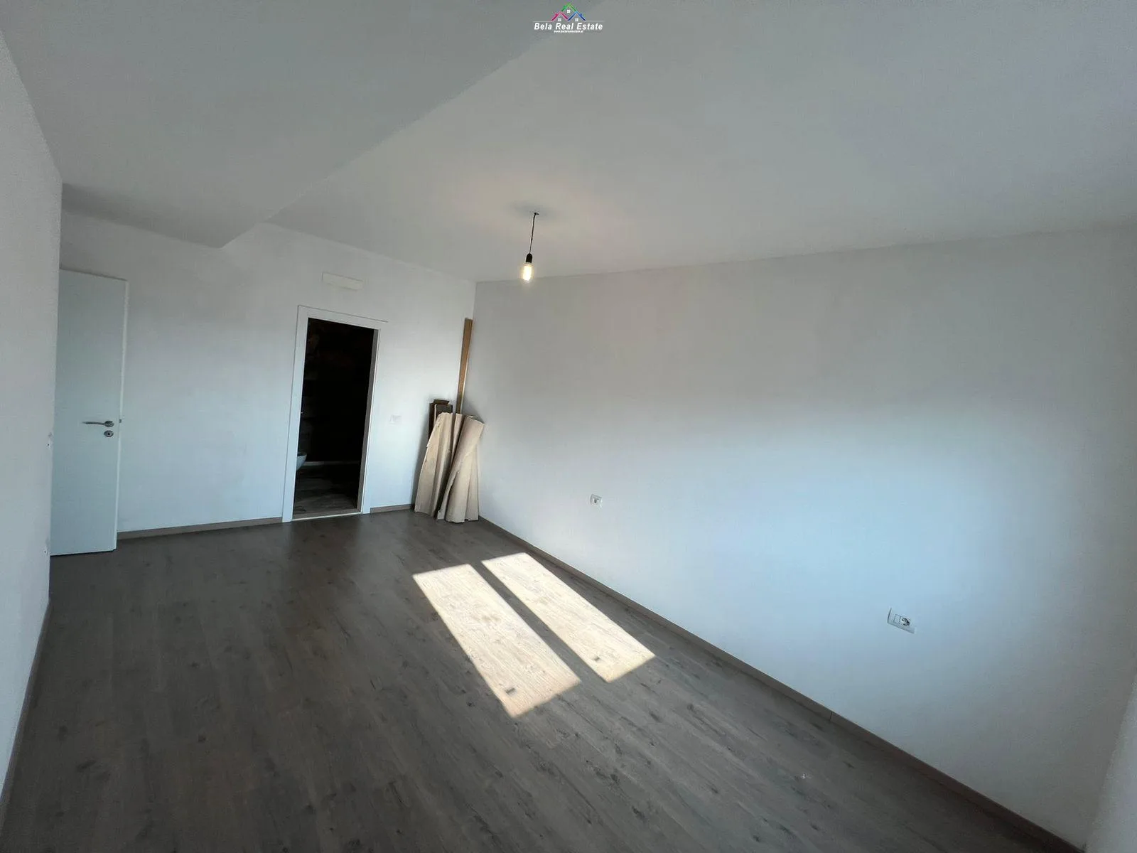 Zyre Me Qera ne Porcelan (ID BZ2711) Tirane