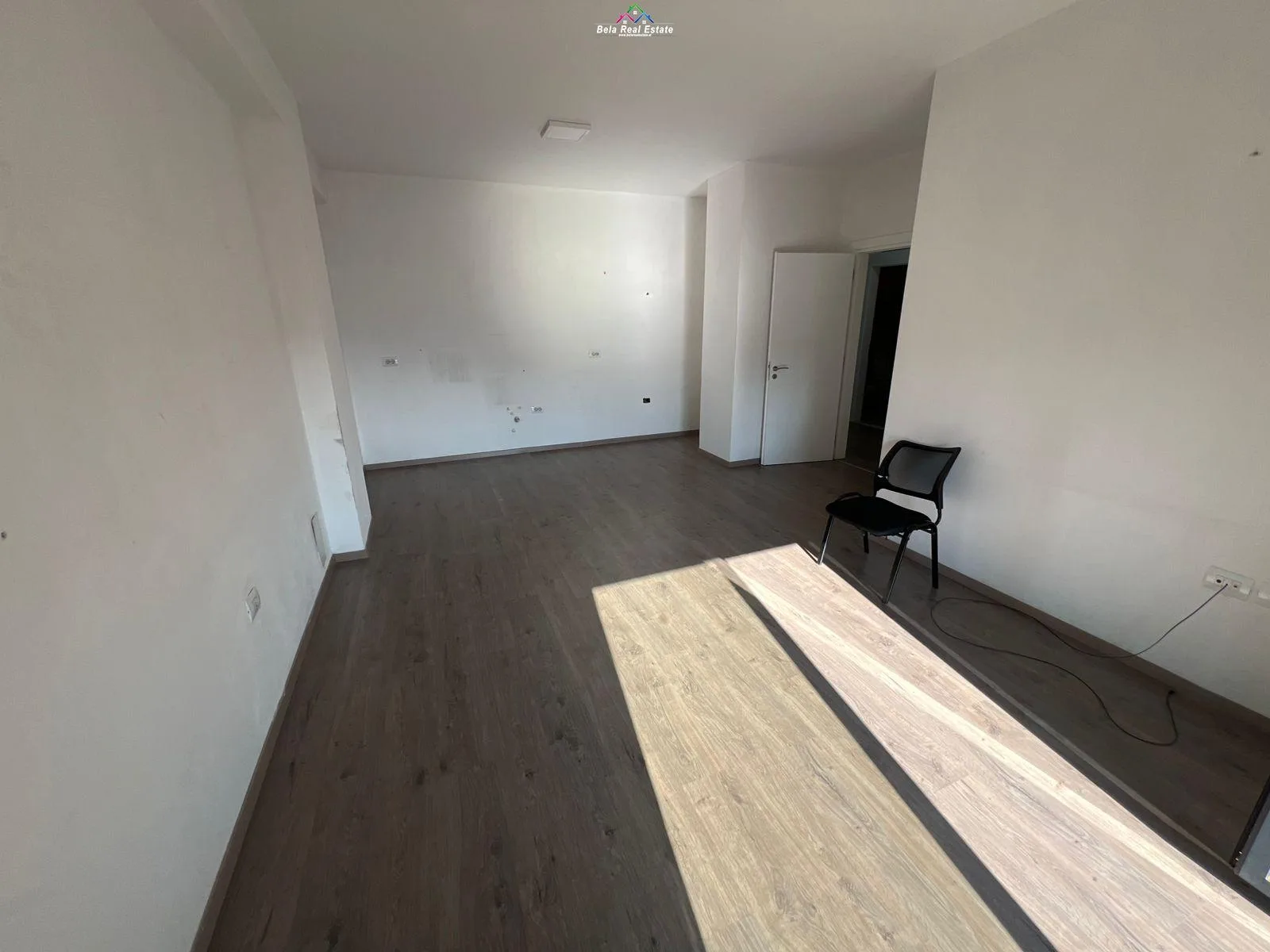 Zyre Me Qera ne Porcelan (ID BZ2711) Tirane