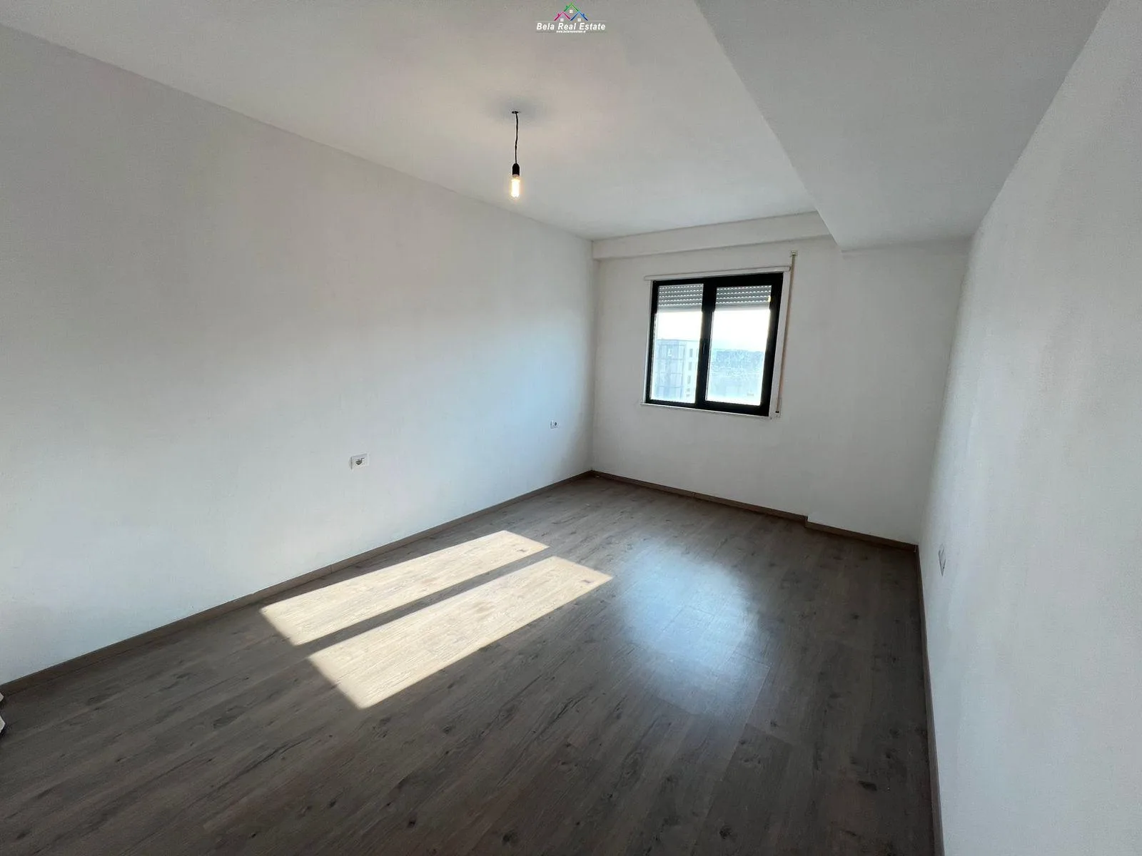 Zyre Me Qera ne Porcelan (ID BZ2711) Tirane
