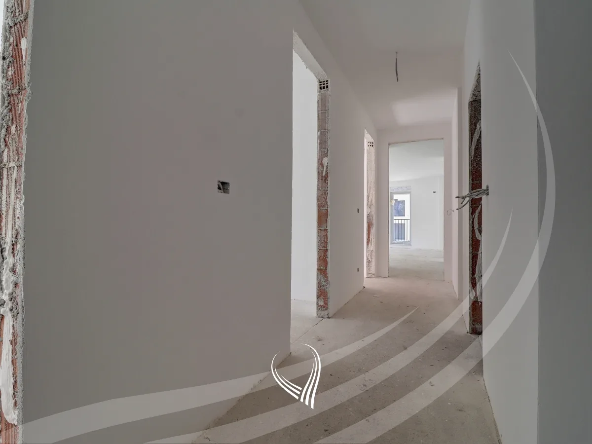 Banesë me 3 dhoma gjumi për shitje në lagjen Mati 1 – Kodrina