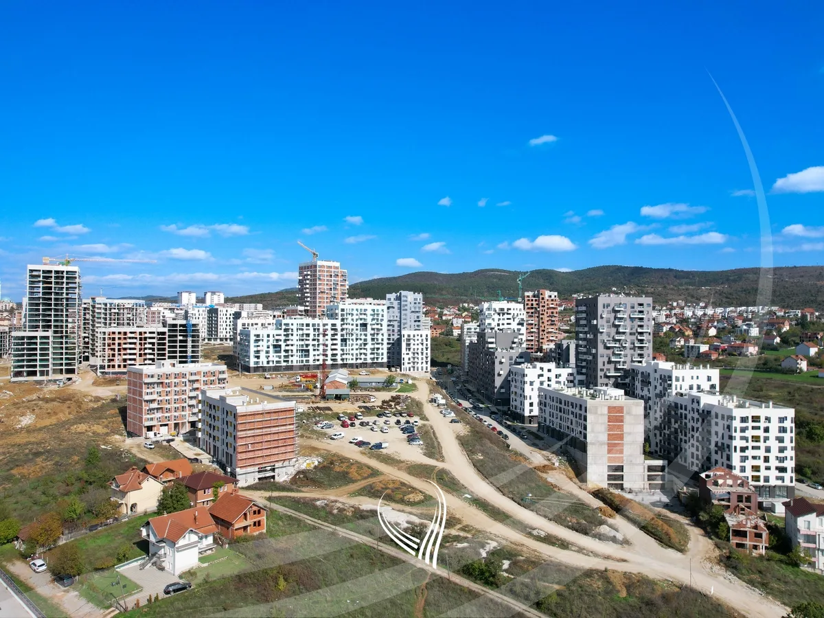Banesë me 3 dhoma gjumi për shitje në lagjen Mati 1 – Kodrina
