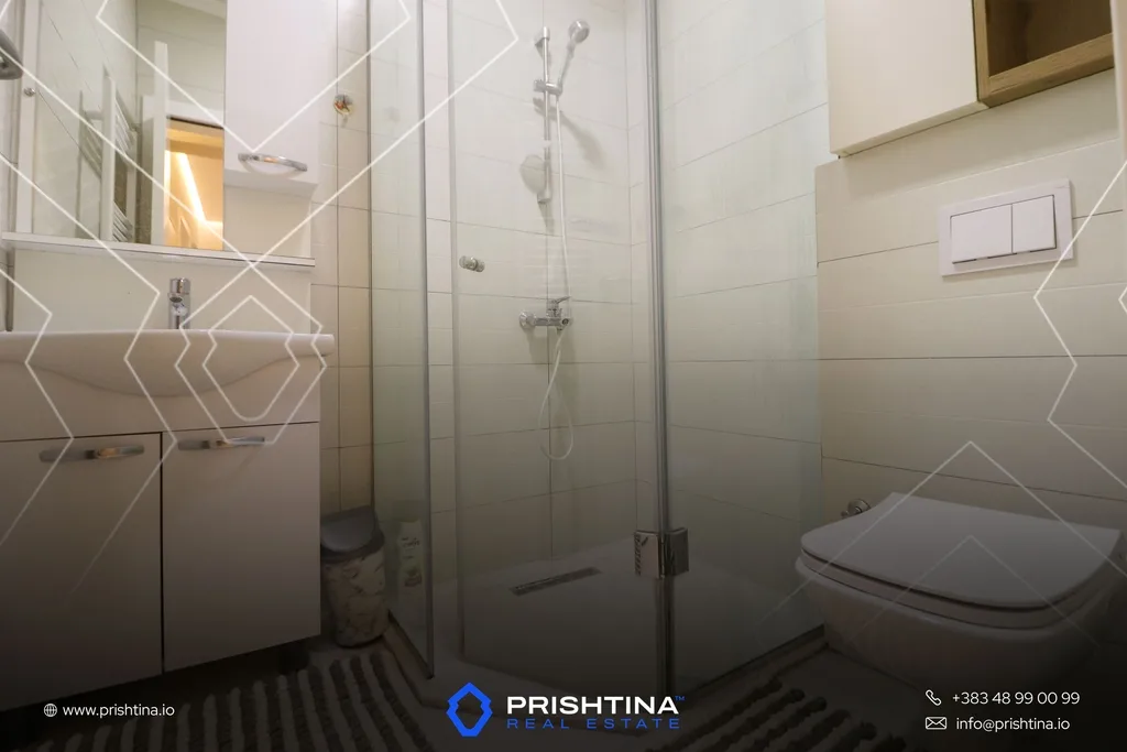 Banesë me qira 102m² në Rrugën A