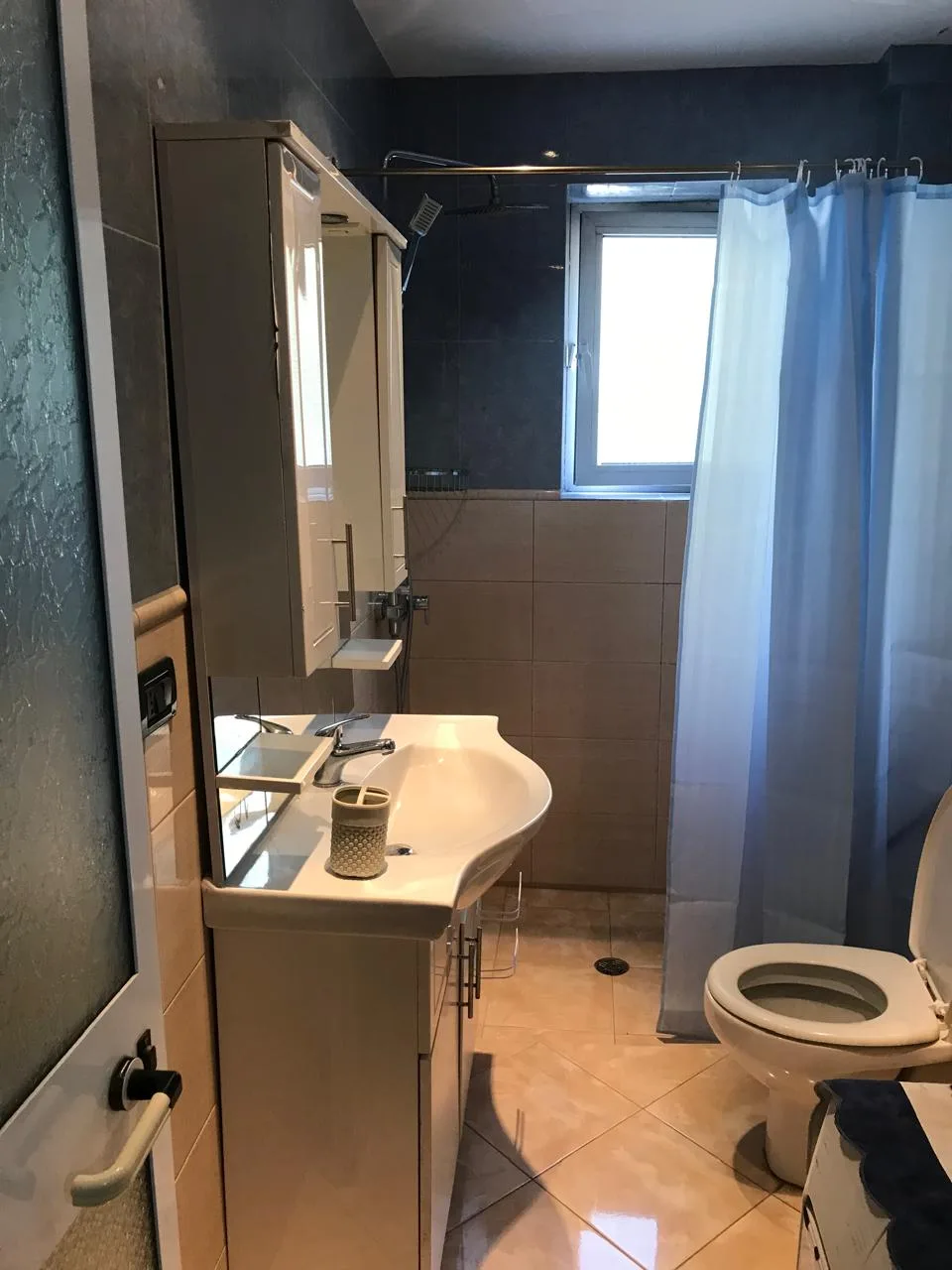 Apartament Me Qera 2+1 Tek Pazari I Ri (ID B221321) Tirane.