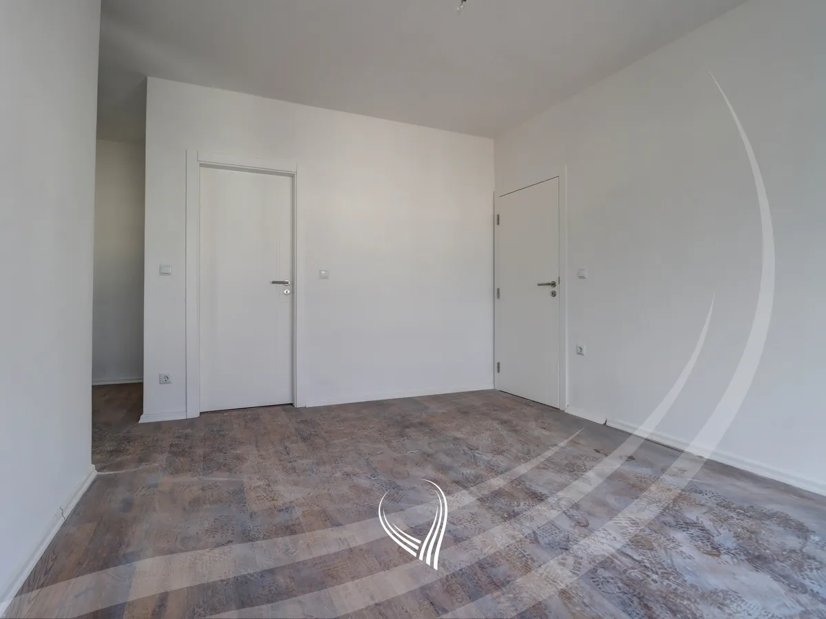 Banesë me 3 dhoma gjumi në shitje në lagjen Mati 1
