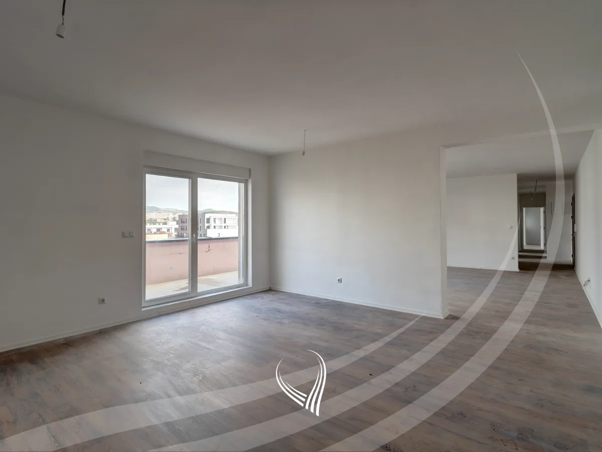 Banesë me 3 dhoma gjumi në shitje në lagjen Mati 1