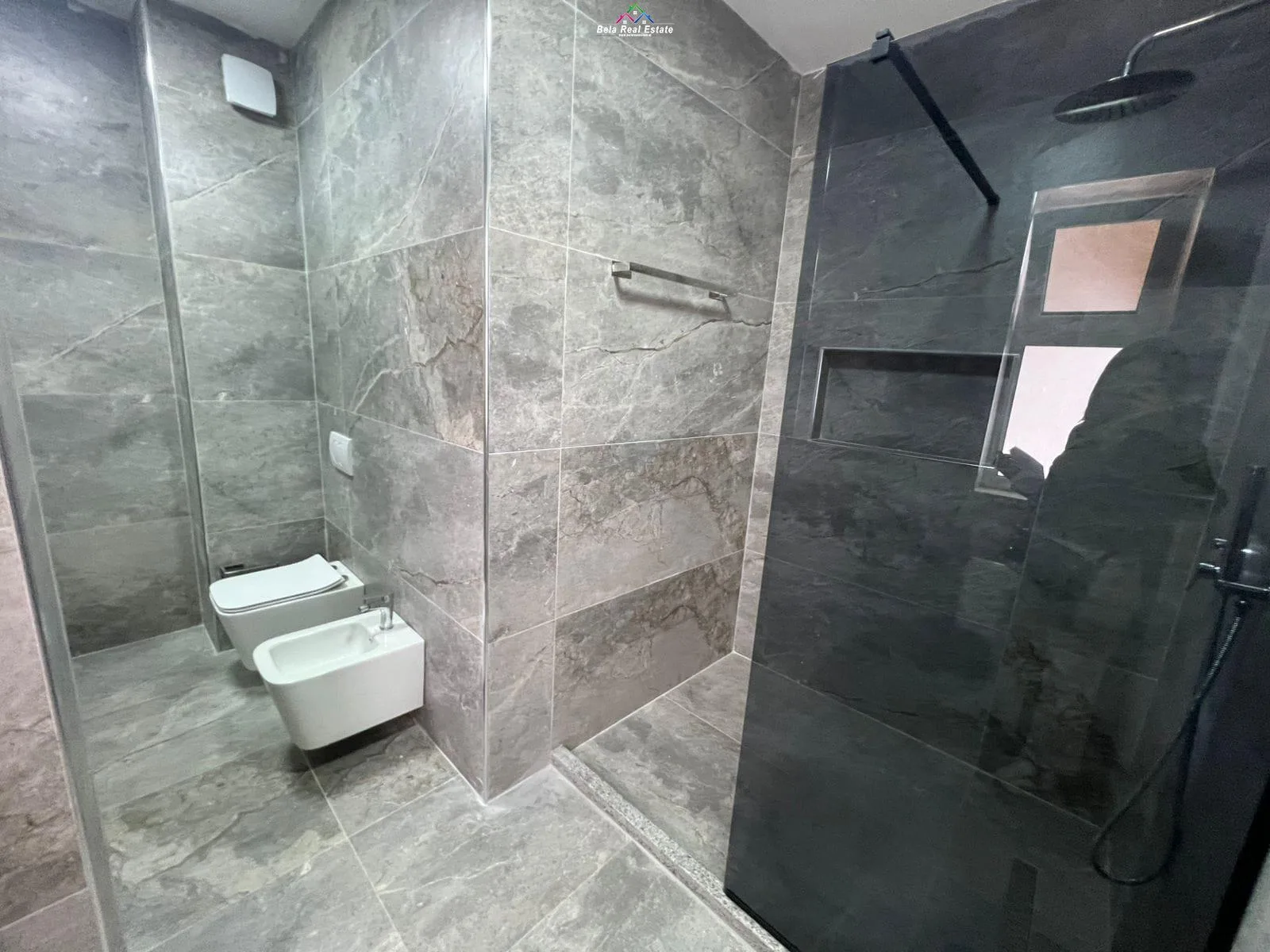 Apartament Me Qera 2+1 Tek Zogu I Zi  (ID B2201716) Tirane.