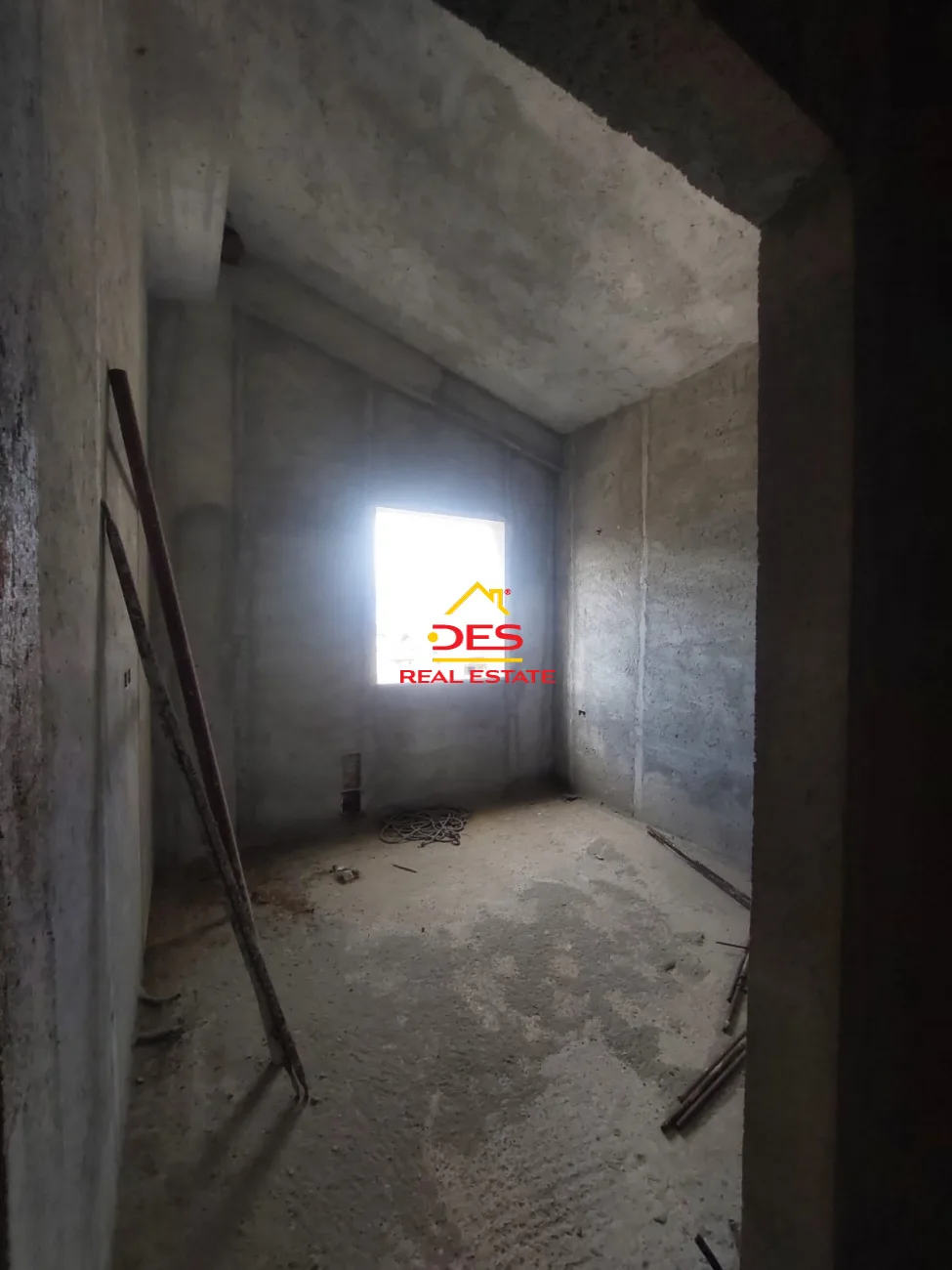 Shitet ndërtesë 4-katëshe pranë fabrikës së tullave, vlorë