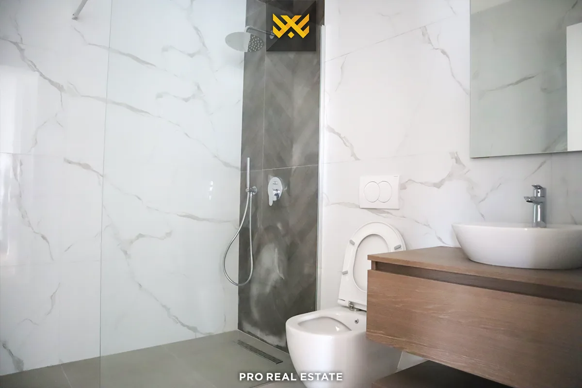 Shtëpi 300m² me #QIRA në Lagjen Royal Green Residence