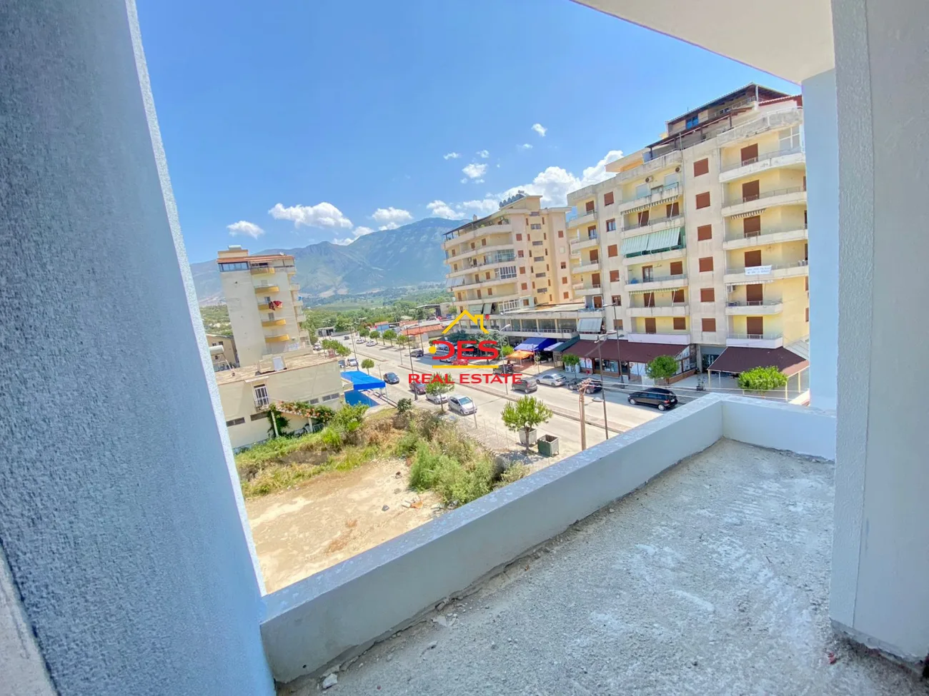 Shitet apartament 2+1 në orikum,qëndër