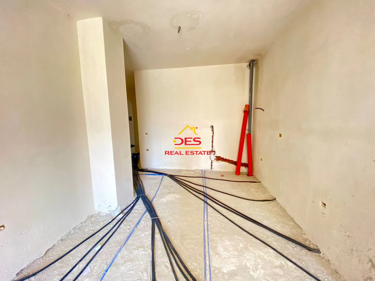 Shitet apartament 2+1 në orikum,qëndër