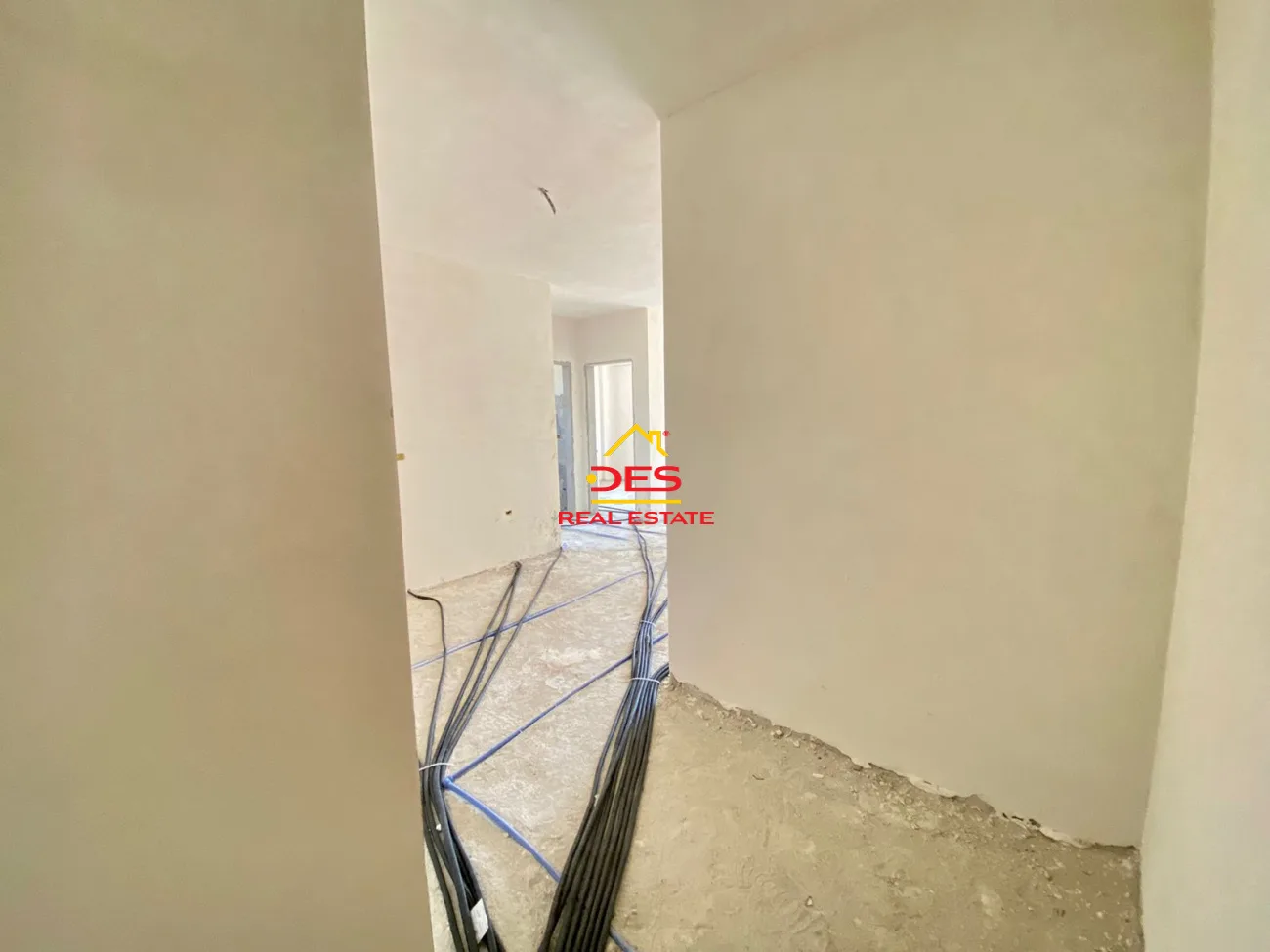 Shitet apartament 2+1 në orikum,qëndër