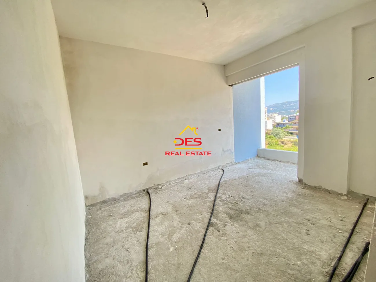 Shitet apartament 2+1 në orikum,qëndër