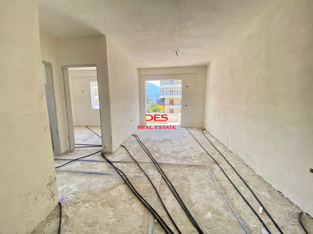 Shitet apartament 2+1 në orikum,qëndër