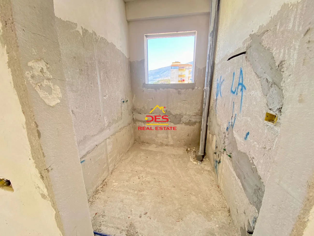 Shitet apartament 2+1 në orikum,qëndër