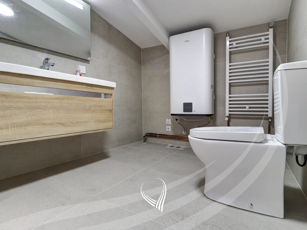Duplex banesë me 4 dhoma të gjumit në shitje në Qendër