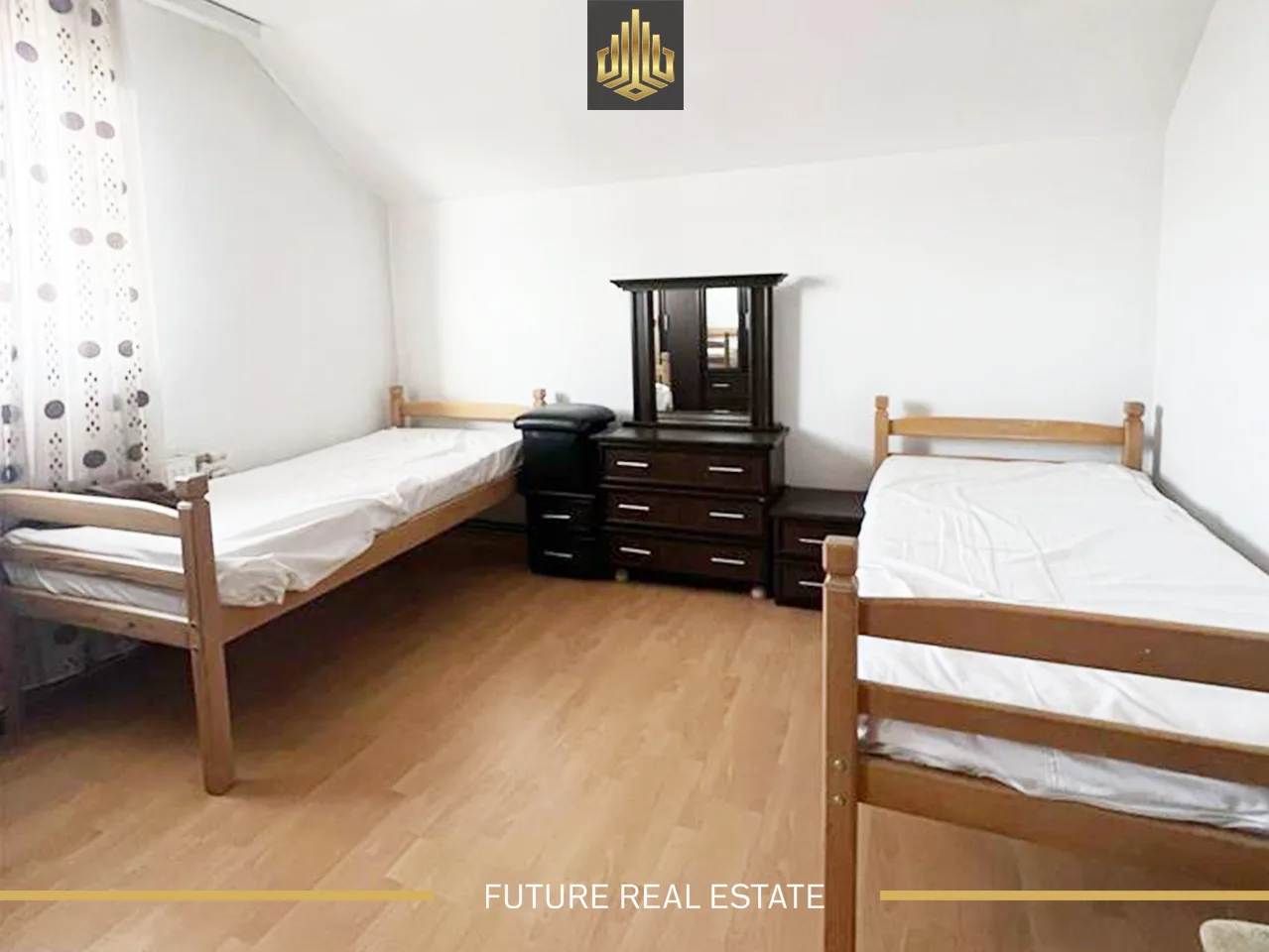 Shtëpia me QIRA/330m2
