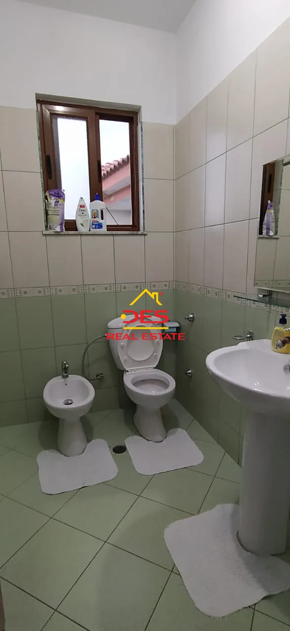 Shitet vilë 4-katëshe në Sauk, pranë Xibrakut, Tiranë.