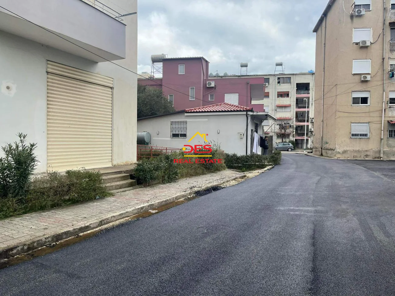 Shitet ndërtesë një katëshe në çole,vlorë