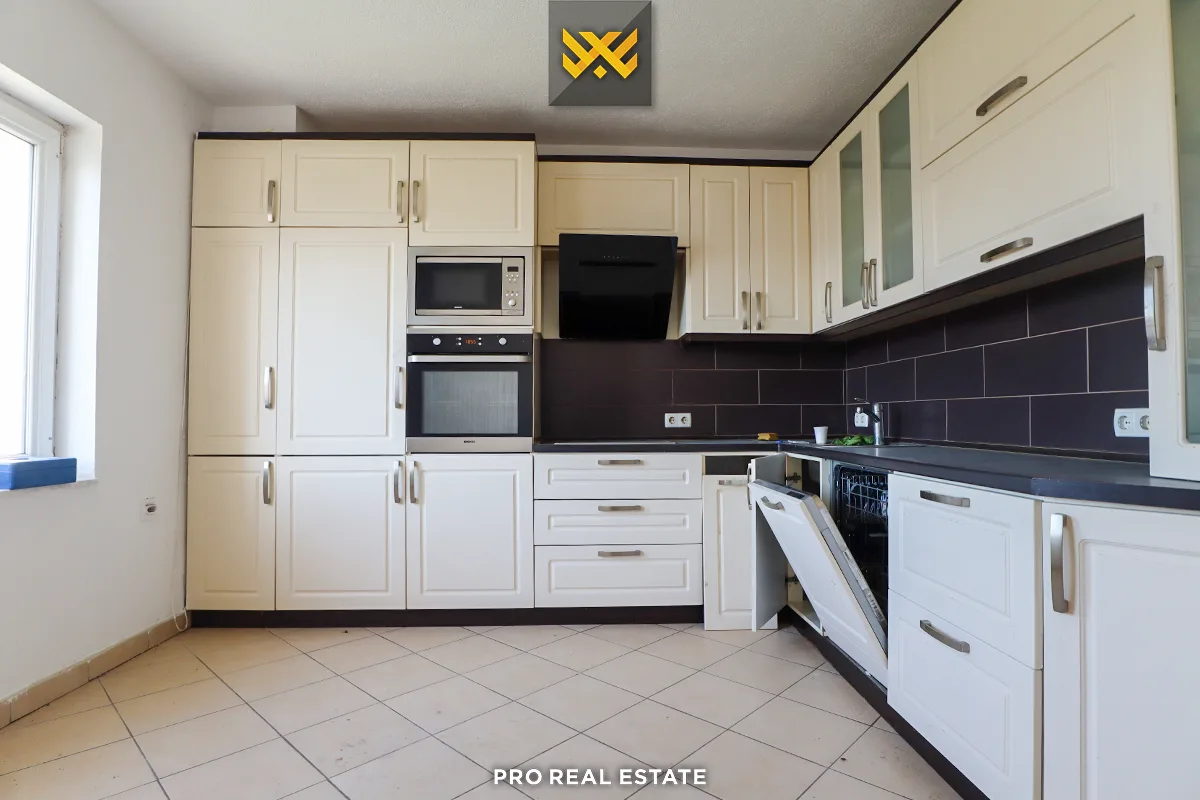 Shtëpi 360m² për #SHITJE në Matiçan