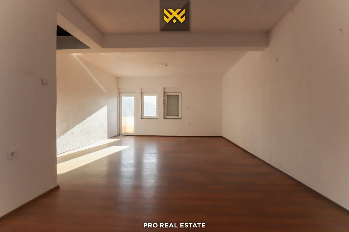 Shtëpi 360m² për #SHITJE në Matiçan