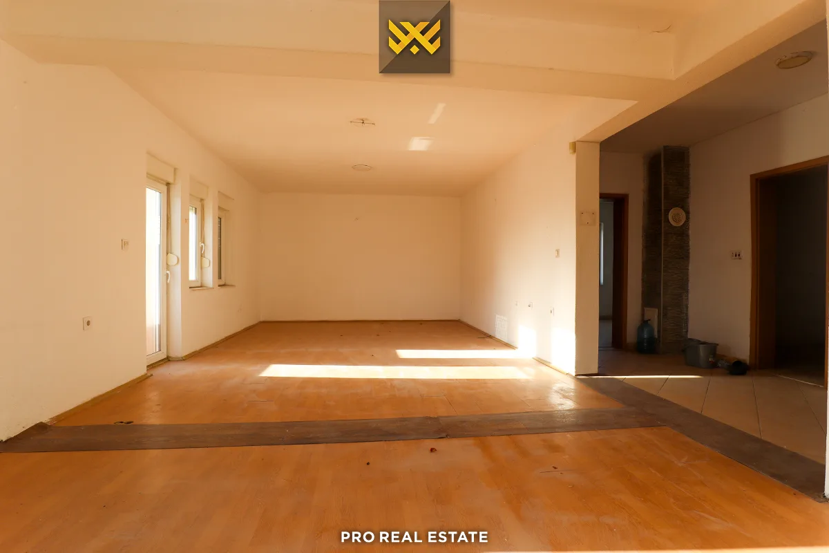 Shtëpi 360m² për #SHITJE në Matiçan