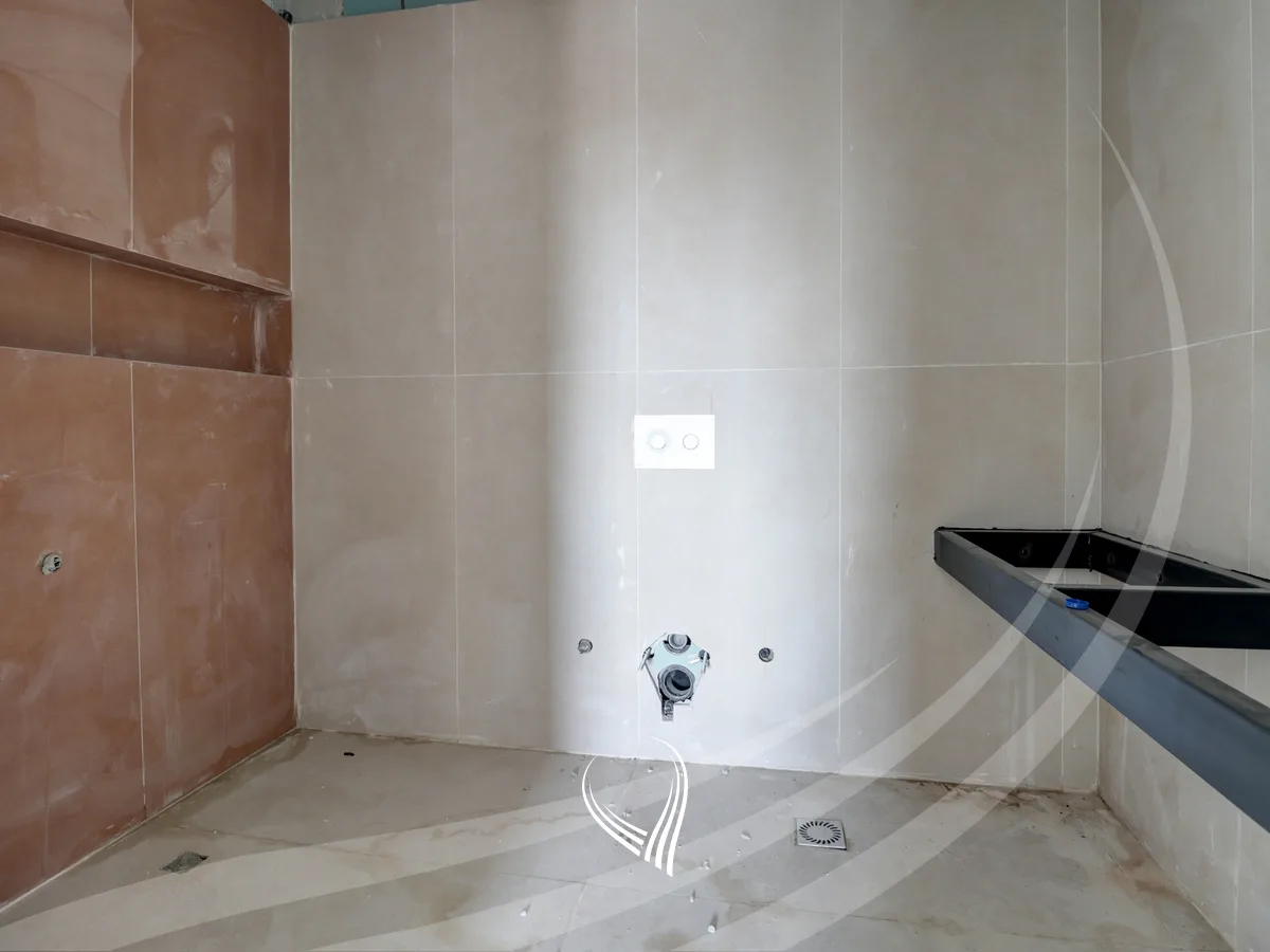 Banesë me 3 dhoma gjumi në shitje në lagjen Mati 1 – DP Partners