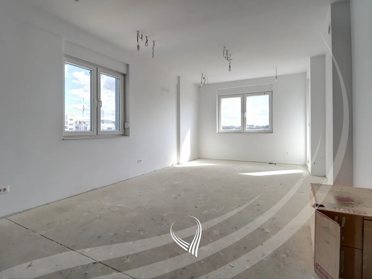 Banesë me 3 dhoma gjumi në shitje në lagjen Mati 1 – DP Partners