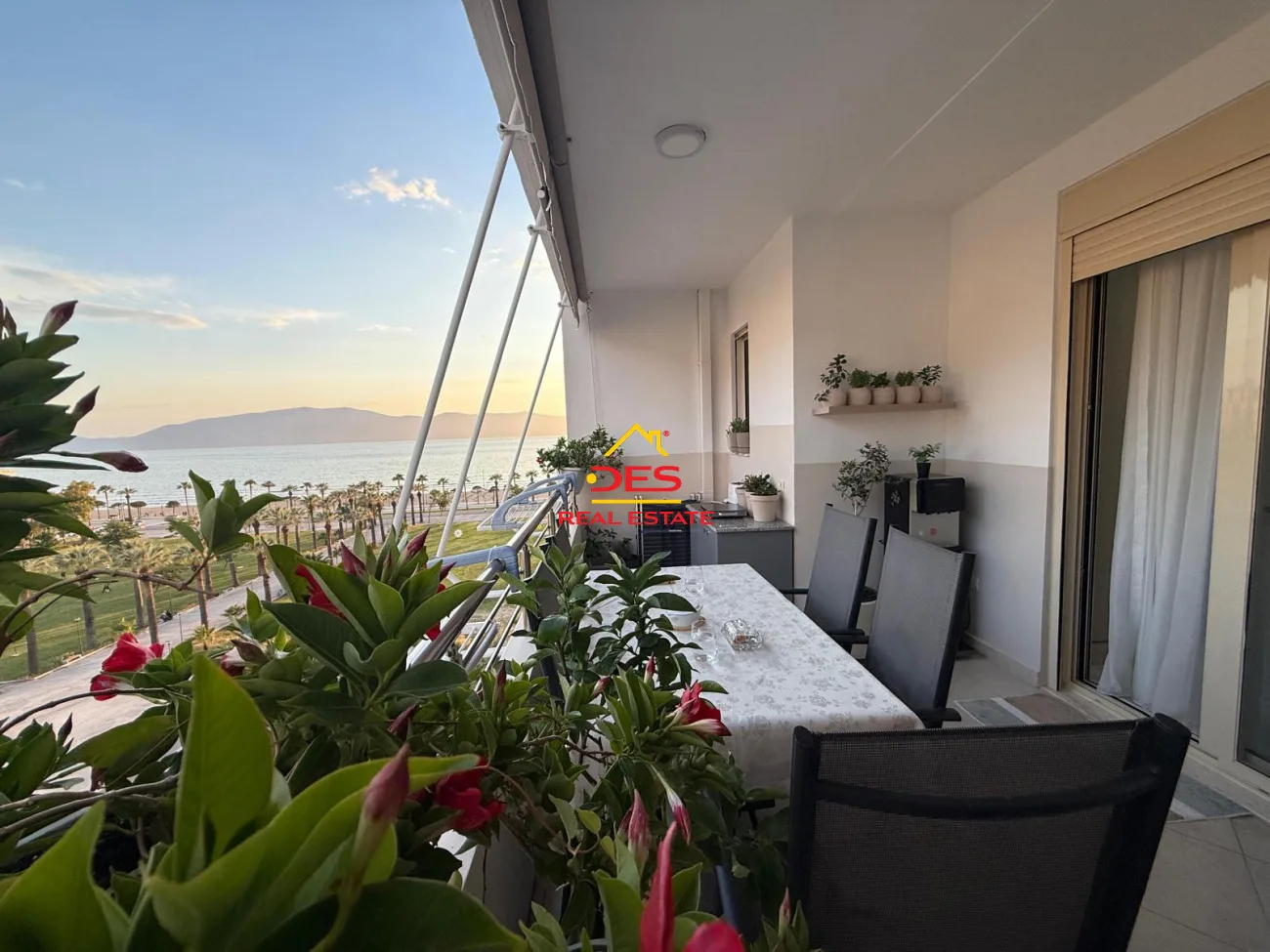 SHITET APARTAMENT 2+1 NË LUNGOMARE, VLORË. 📍 Pranë Shkollës së Marinës