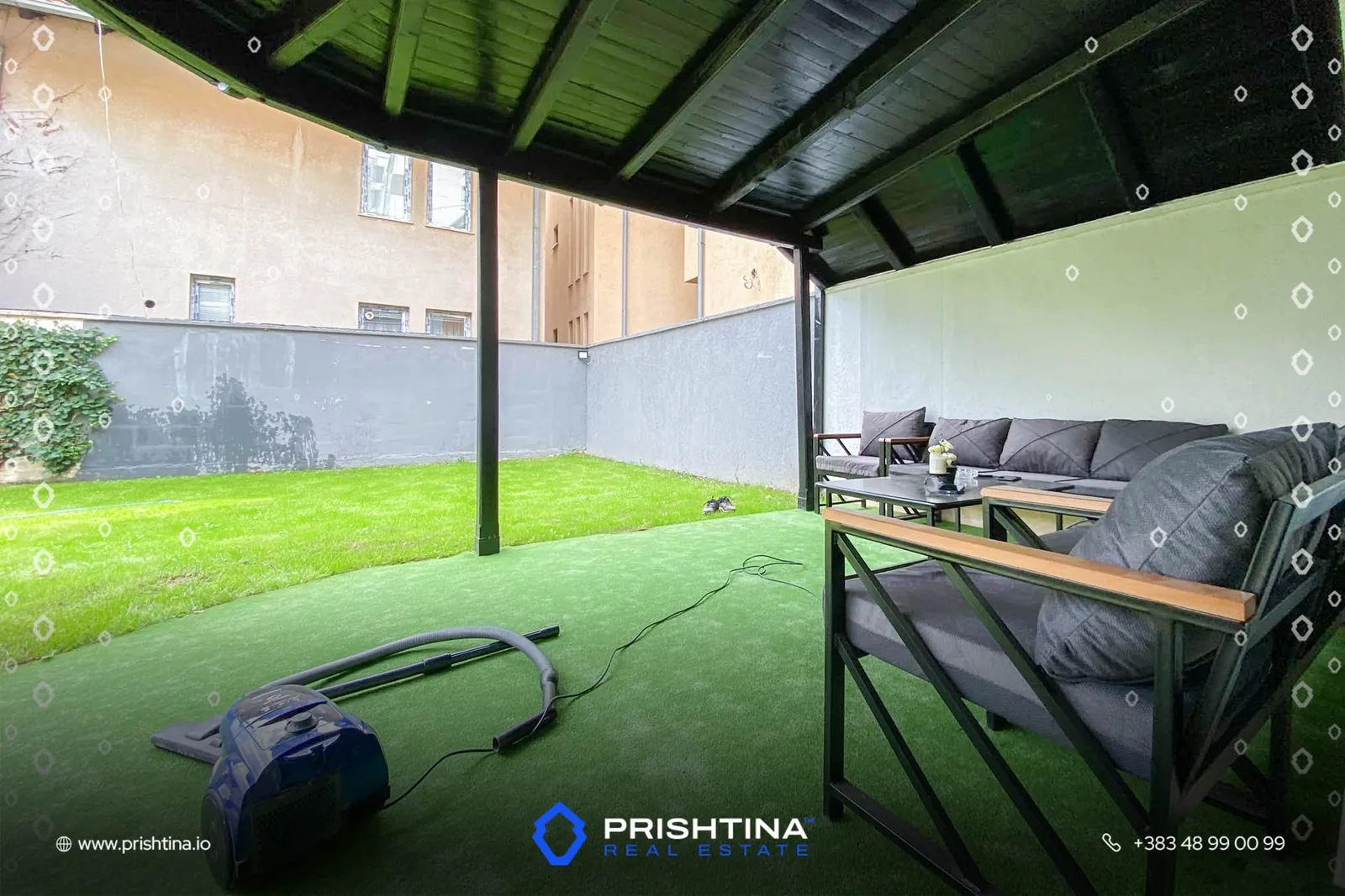 Shtëpi me qira 250m² + 3 ari në Emshir