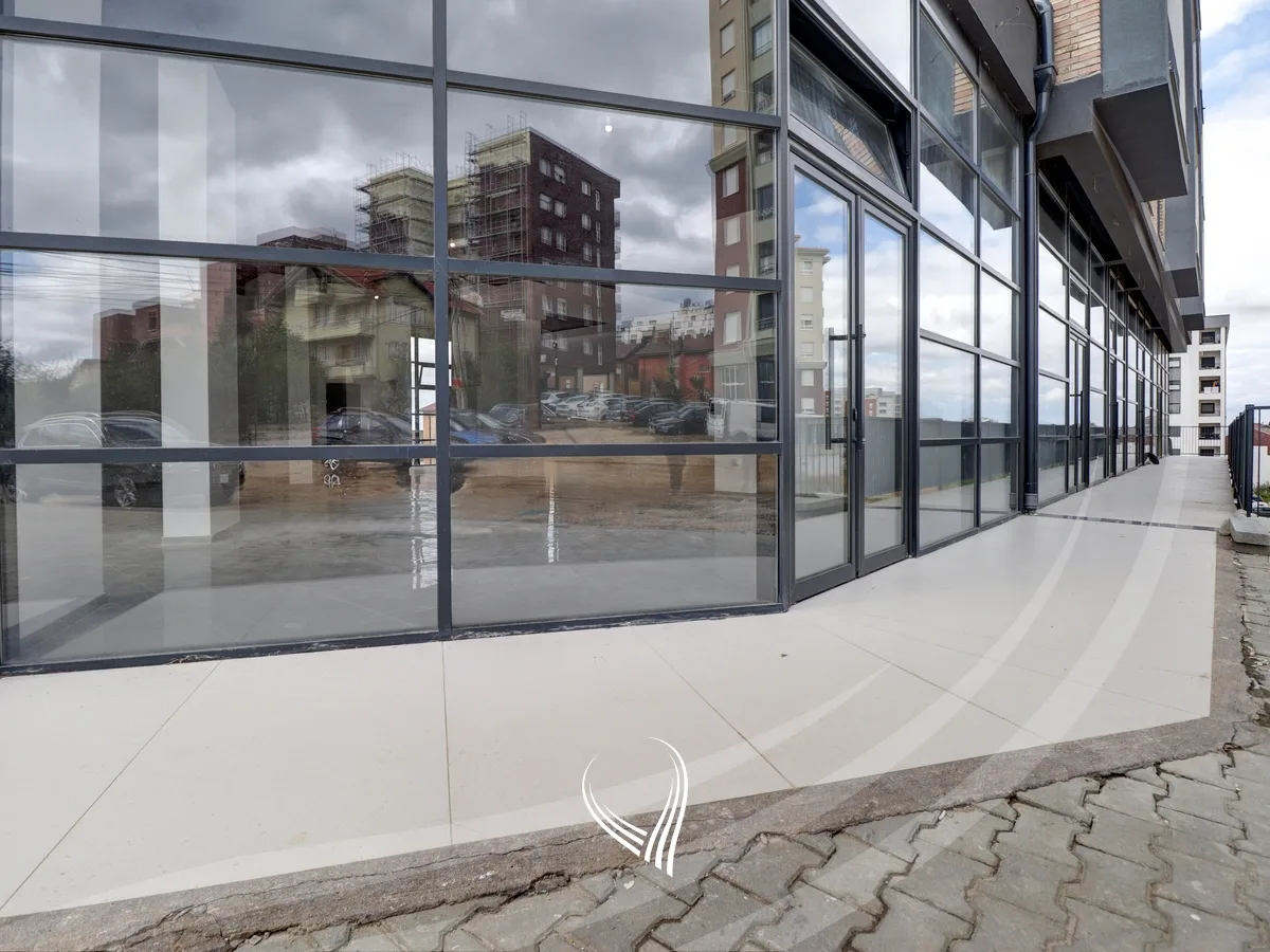 Lokal 141m2 me qira në lagjen Mati 1