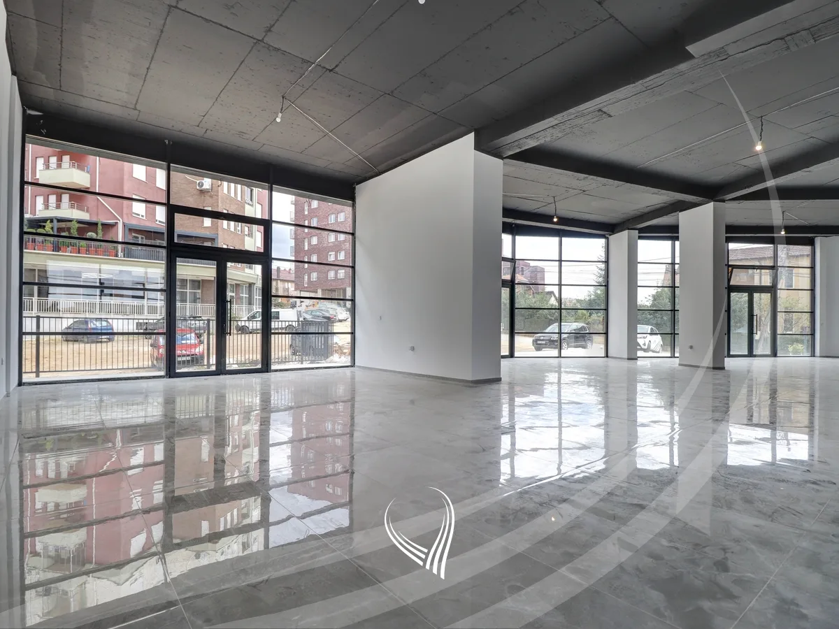 Lokal 141m2 me qira në lagjen Mati 1