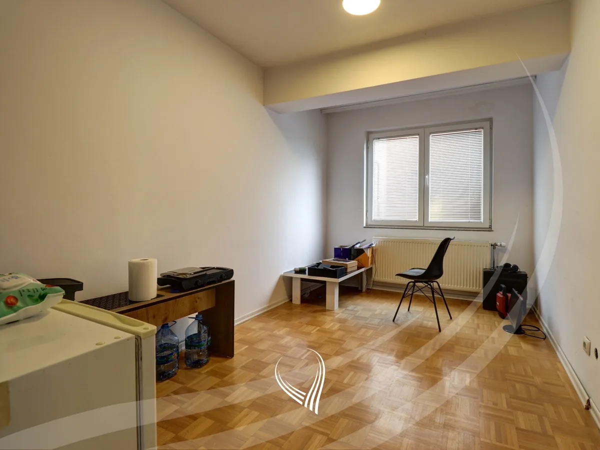 Zyre me 3 dhoma pune me qira në lagjen Arbëria – Dragodan
