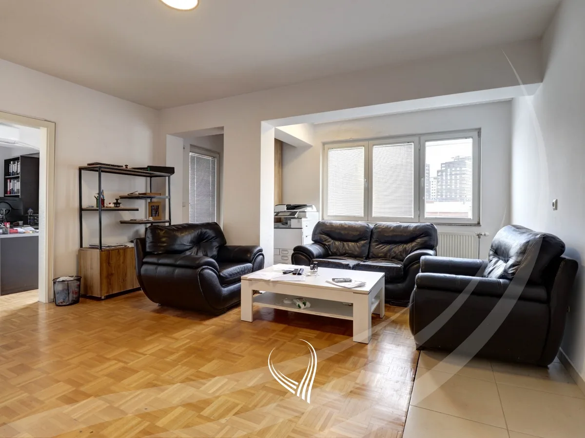Zyre me 3 dhoma pune me qira në lagjen Arbëria – Dragodan