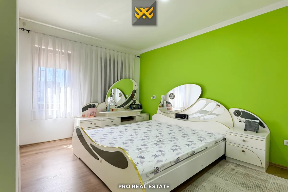 Shtëpi 200m² për #SHITJE në Veternik