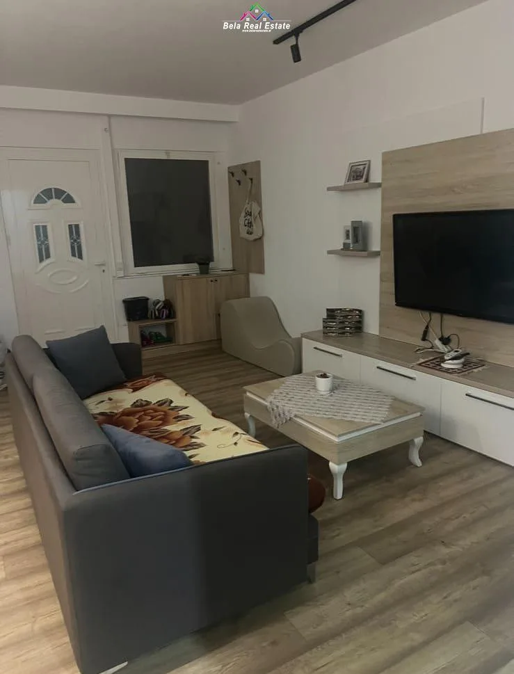 Garsoniere me qera tek Rruga e Barrikadave (ID BG147) Tirane
