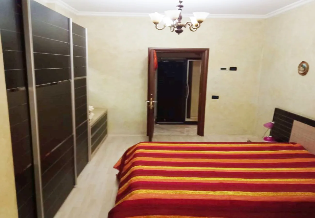 Jepet me qira apartament 2+1 në bllok, tiranë.