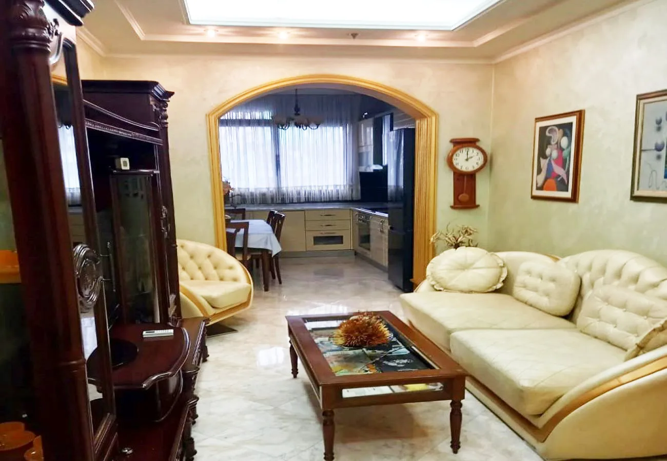 Jepet me qira apartament 2+1 në bllok, tiranë.