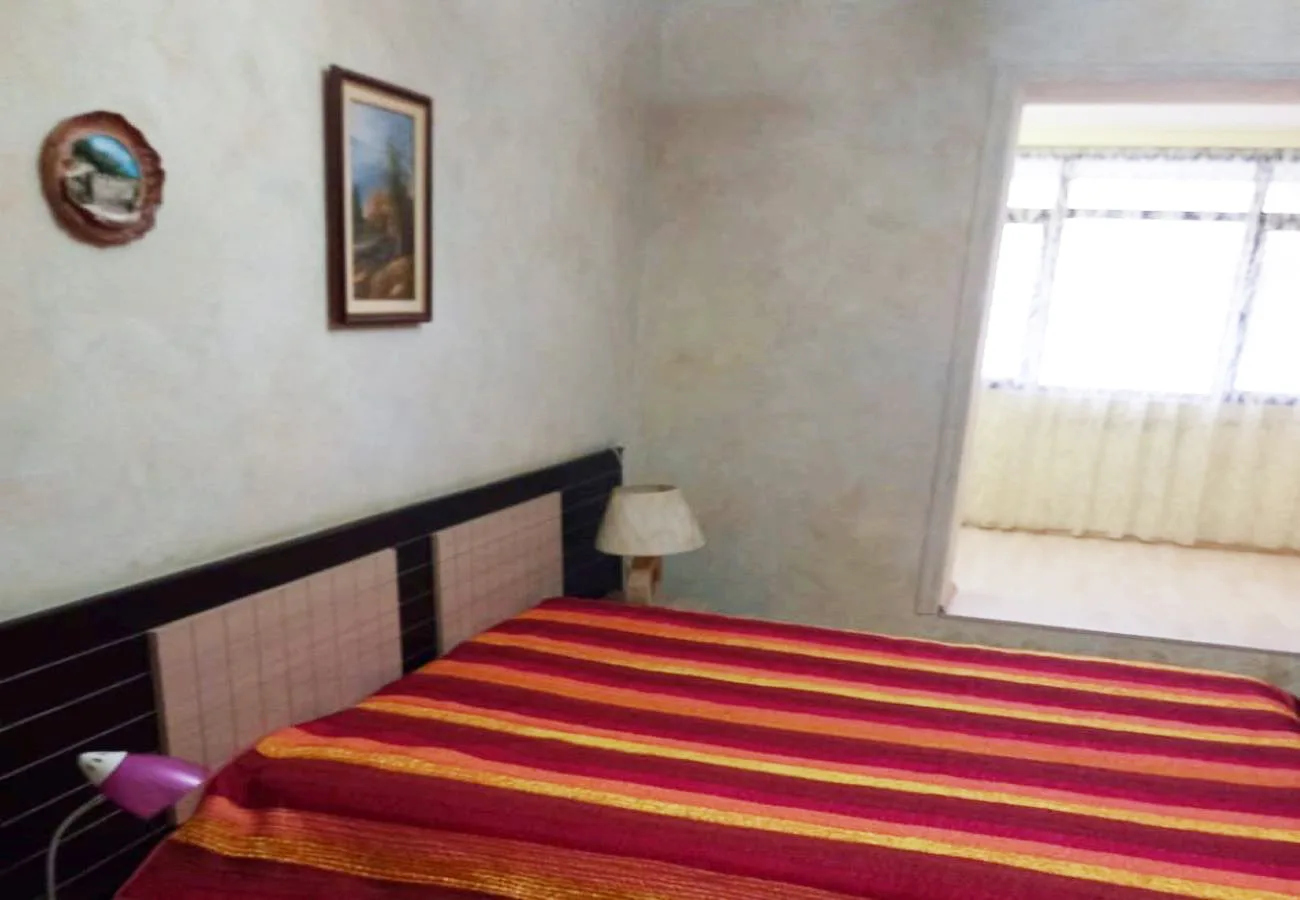 Jepet me qira apartament 2+1 në bllok, tiranë.