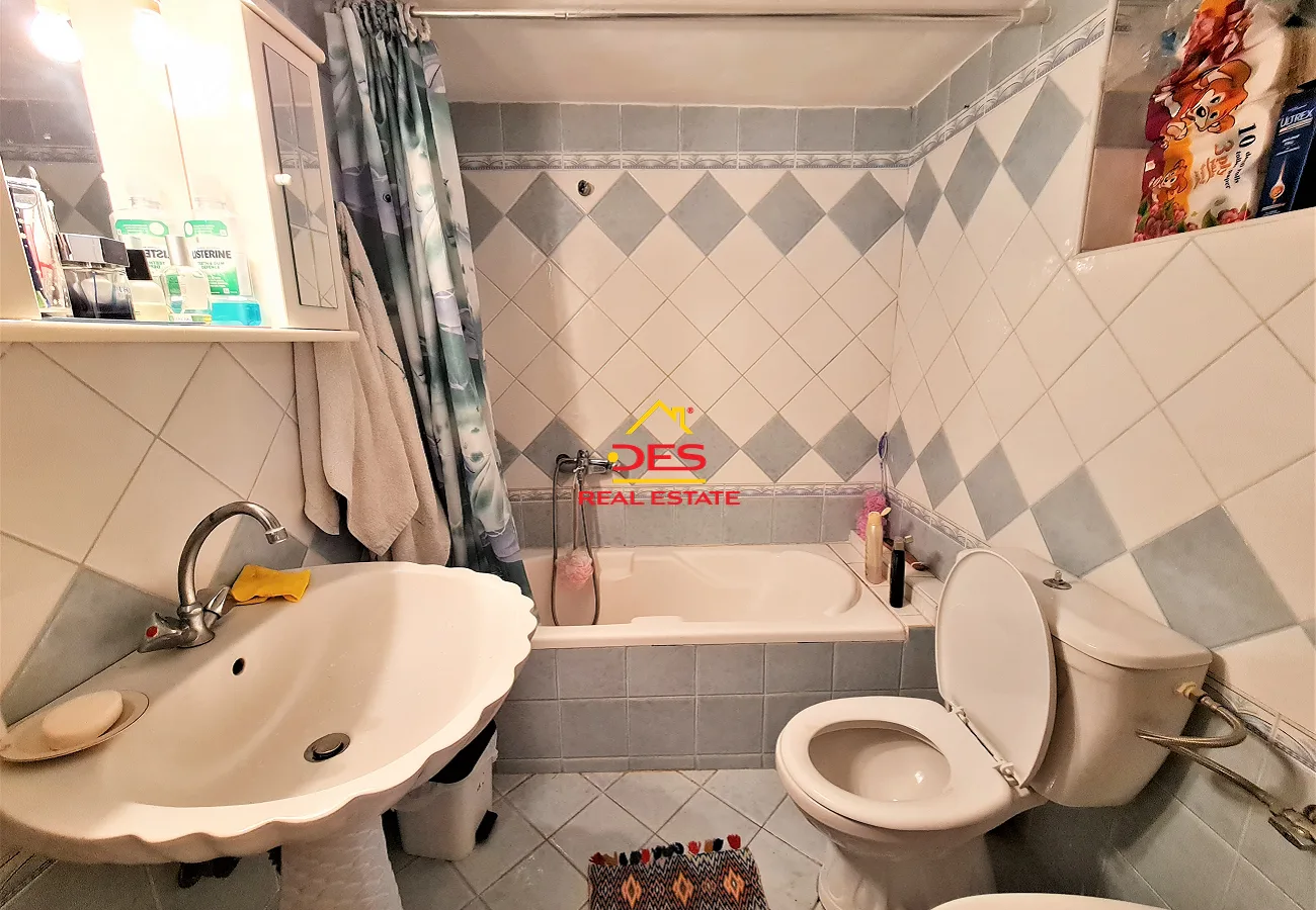 Shitet kati i 2-të i një shtëpie private dy katëshe + truall në lukovë, himarë