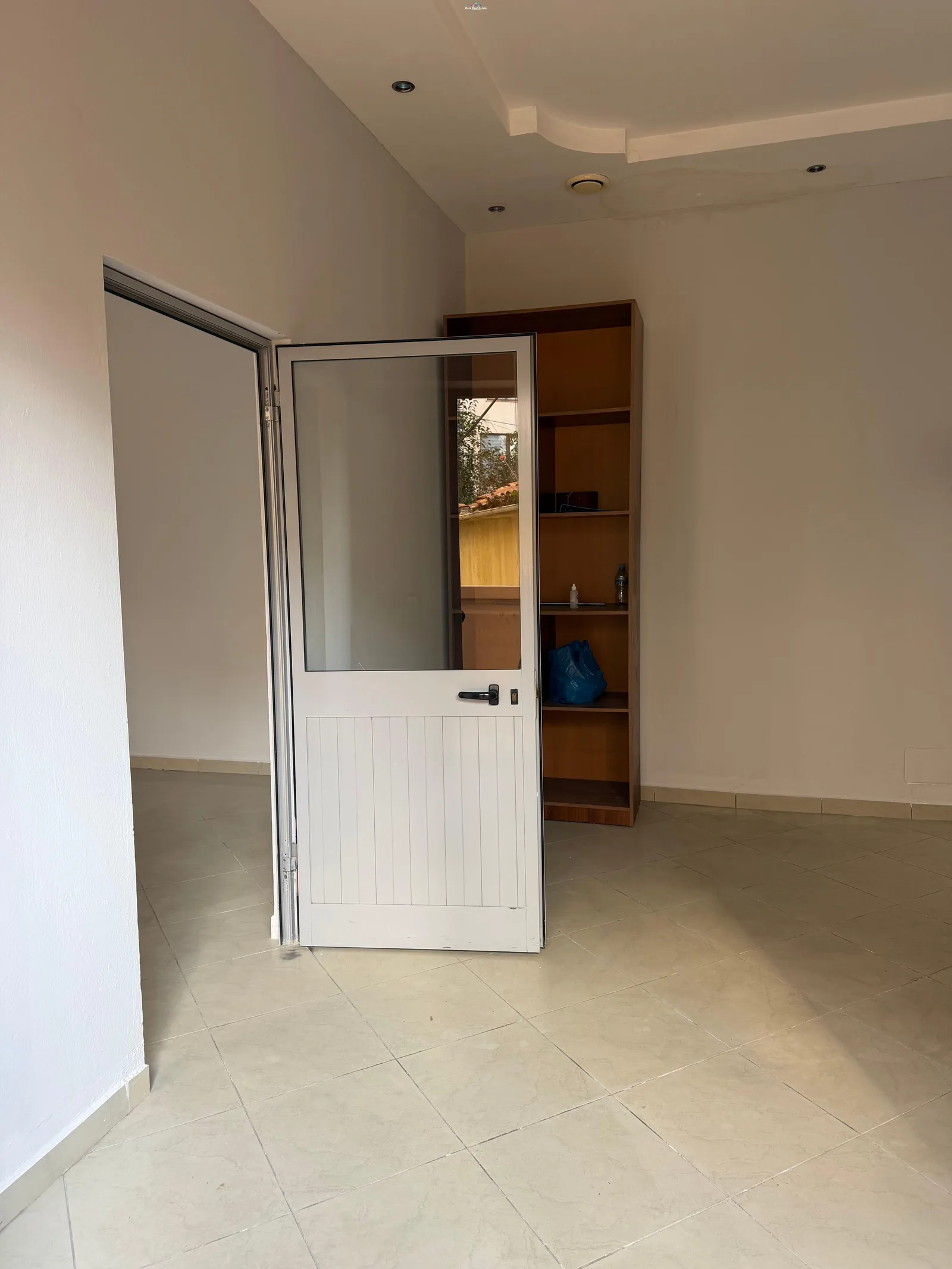 Dyqan me Qera Tek Mine Peza ( ID BD21807) Tirane