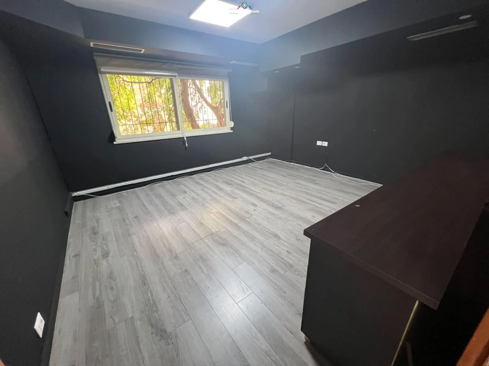 Zyre Me Qera 3+1 ne Bllok (ID BZ2210) Tirane