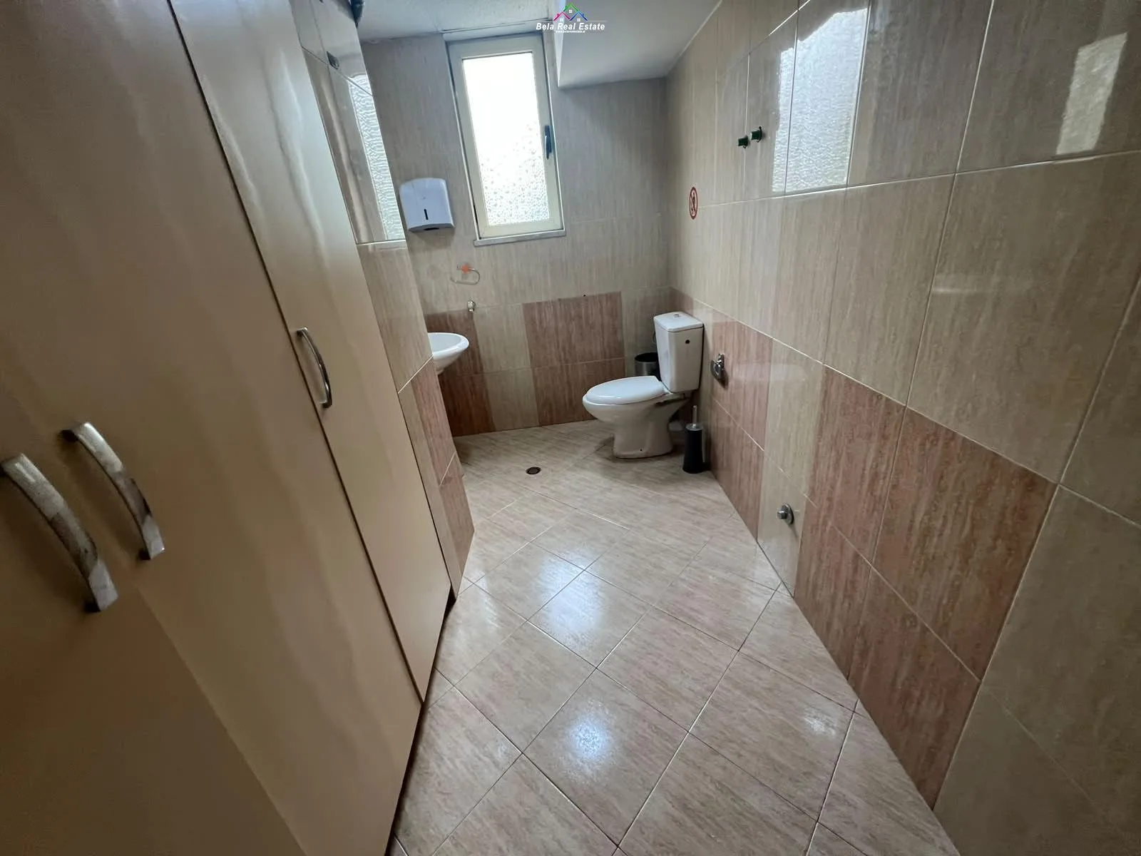 Zyre Me Qera 3+1 ne Bllok (ID BZ2210) Tirane