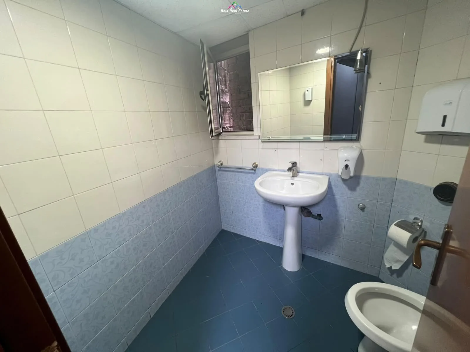 Zyre Me Qera 3+1 ne Bllok (ID BZ2210) Tirane
