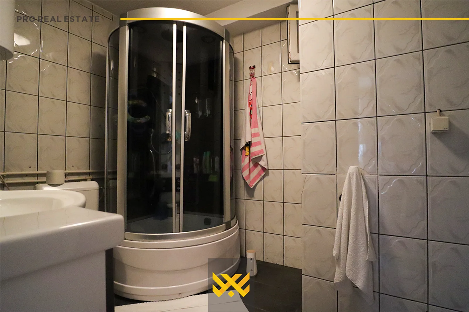 Shtëpi 240m² në #SHITJE në Qendër.