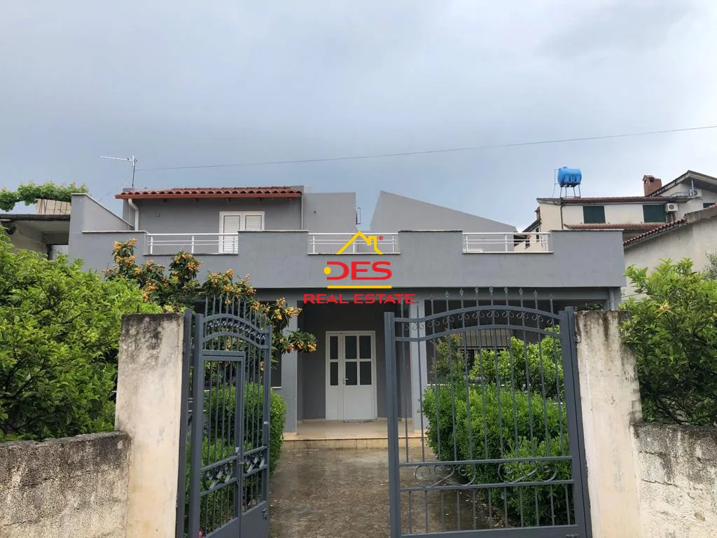 Shitet vilë 2 kate pranë elektrikut ,vlore
