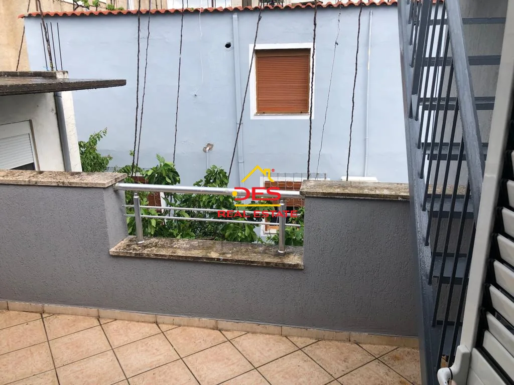 Shitet vilë 2 kate pranë elektrikut ,vlore