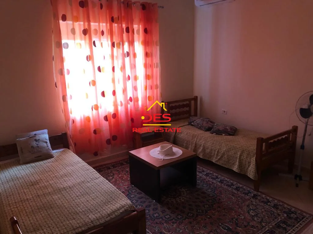 Shitet vilë 2 kate pranë elektrikut ,vlore