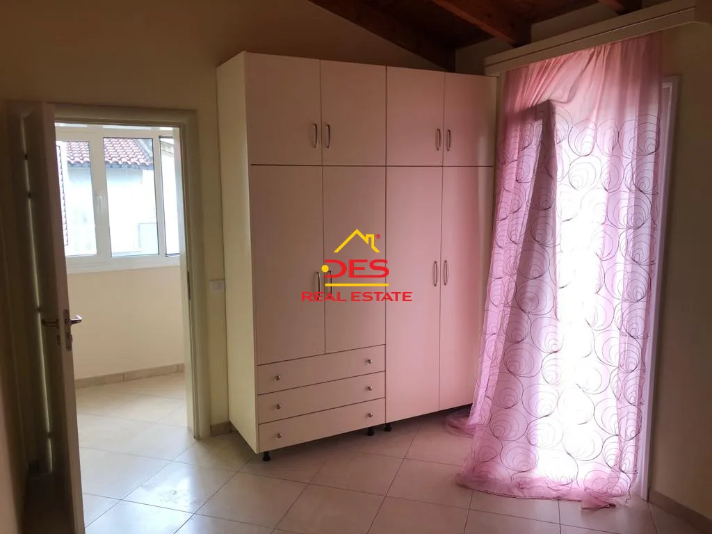 Shitet vilë 2 kate pranë elektrikut ,vlore